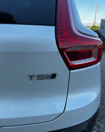 Volvo XC 40 cena 123000 przebieg: 166000, rok produkcji 2018 z Lewin Brzeski małe 232